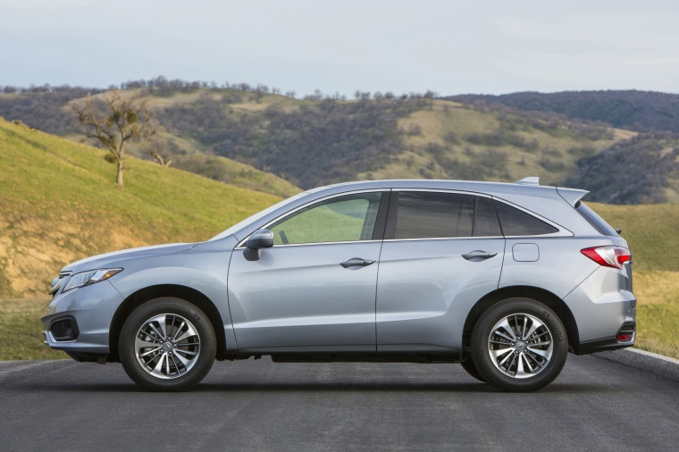 Picture of a 2018 Acura RDX AWD in Lunar Silver Metallic from a side perspective