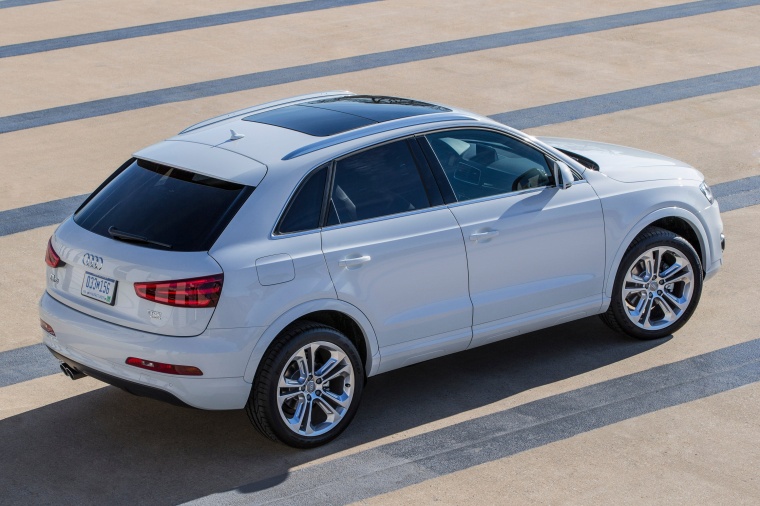 Picture of a 2015 Audi Q3 2.0T in Cortina White from a rear right three-quarter top perspective
