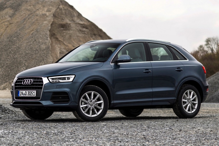 Picture of a 2015 Audi Q3 in Cobalt Blue Metallic from a front left three-quarter perspective