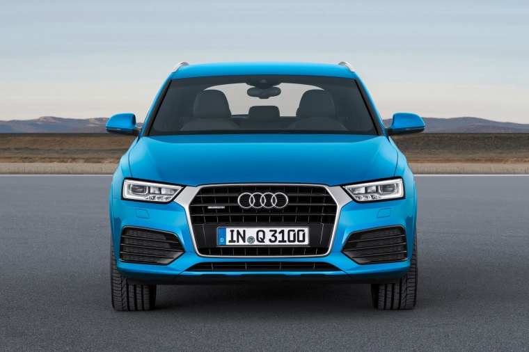 Picture of a 2016 Audi Q3 in Hainan Blue Metallic from a frontal perspective