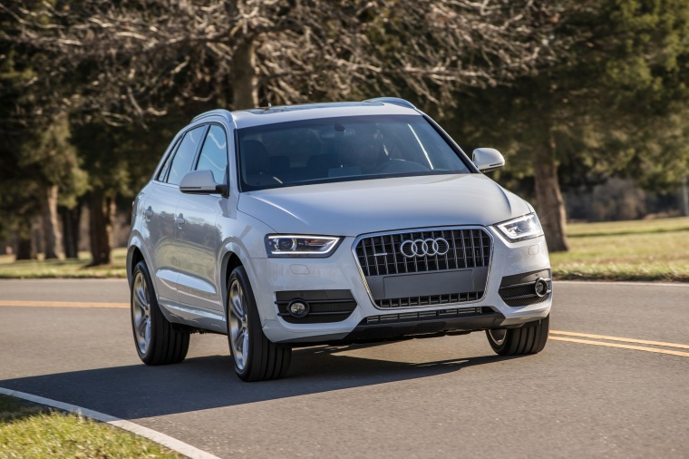 Picture of a 2018 Audi Q3 from a frontal perspective
