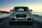 Picture of a driving 2015 Audi Q5 2.0 TFSI Quattro in Cuvee Silver Metallic from a frontal perspective