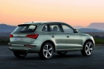Picture of a 2015 Audi Q5 2.0 TFSI Quattro in Cuvee Silver Metallic from a rear right three-quarter perspective