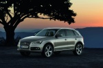 Picture of a 2015 Audi Q5 2.0 TFSI Quattro in Cuvee Silver Metallic from a front left three-quarter perspective