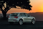 Picture of a 2015 Audi Q5 2.0 TFSI Quattro in Cuvee Silver Metallic from a rear right three-quarter perspective