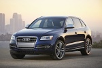 Picture of a 2015 Audi SQ5 Quattro in Scuba Blue Metallic from a front left perspective