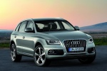 Picture of a 2015 Audi Q5 2.0 TFSI Quattro in Cuvee Silver Metallic from a front right perspective