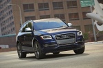 Picture of a driving 2015 Audi SQ5 Quattro in Scuba Blue Metallic from a front right three-quarter perspective