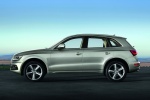 Picture of a 2015 Audi Q5 2.0 TFSI Quattro in Cuvee Silver Metallic from a left side perspective
