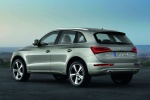 Picture of a 2015 Audi Q5 2.0 TFSI Quattro in Cuvee Silver Metallic from a rear left three-quarter perspective