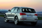 Picture of a 2015 Audi Q5 2.0 TFSI Quattro in Cuvee Silver Metallic from a rear left perspective