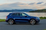 Picture of a 2018 Audi SQ5 quattro in Navarra Blue Metallic from a right side perspective