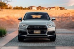 Picture of a 2018 Audi Q5 quattro in Florett Silver Metallic from a front perspective