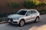 Picture of a 2018 Audi Q5 quattro in Florett Silver Metallic from a front left three-quarter perspective
