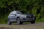 Picture of a driving 2018 Audi SQ5 quattro in Daytona Gray Pearl Effect from a front right perspective