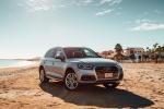 Picture of a 2019 Audi Q5 quattro in Florett Silver Metallic from a front right perspective