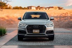 Picture of a 2019 Audi Q5 quattro in Florett Silver Metallic from a front perspective