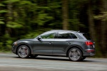 Picture of a driving 2019 Audi SQ5 quattro in Daytona Gray Pearl Effect from a side perspective