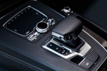 Picture of a 2020 Audi Q5 45 TFSI quattro's Gear Lever