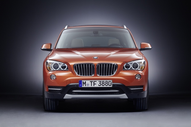 Picture of a 2014 BMW X1 in Valencia Orange Metallic from a frontal perspective