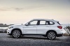 Picture of a 2017 BMW X1 xDrive28i in Alpine White from a side perspective