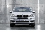 Picture of a 2017 BMW X5 xDrive40e in Glacier Silver Metallic from a frontal perspective