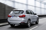 Picture of a driving 2017 BMW X5 xDrive40e in Glacier Silver Metallic from a rear right perspective