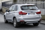 Picture of a driving 2017 BMW X5 xDrive40e in Glacier Silver Metallic from a rear left perspective