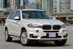 Picture of a 2017 BMW X5 xDrive50i in Alpine White from a front right perspective