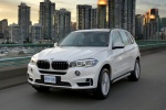 Picture of a driving 2017 BMW X5 xDrive50i in Alpine White from a front left perspective