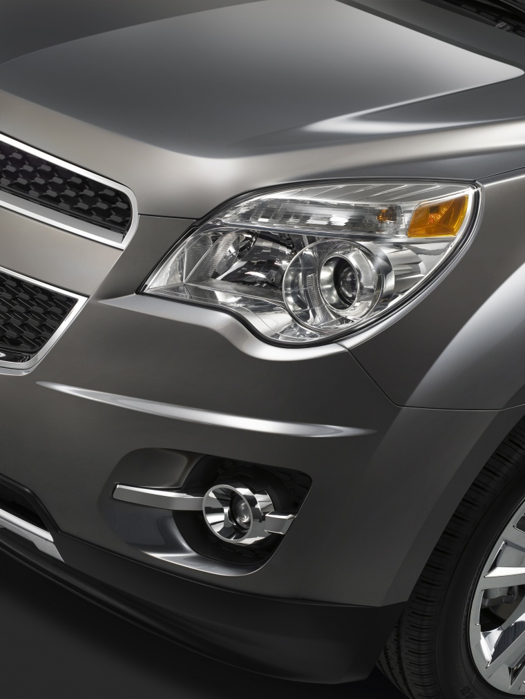 Picture of a 2014 Chevrolet Equinox's Headlight