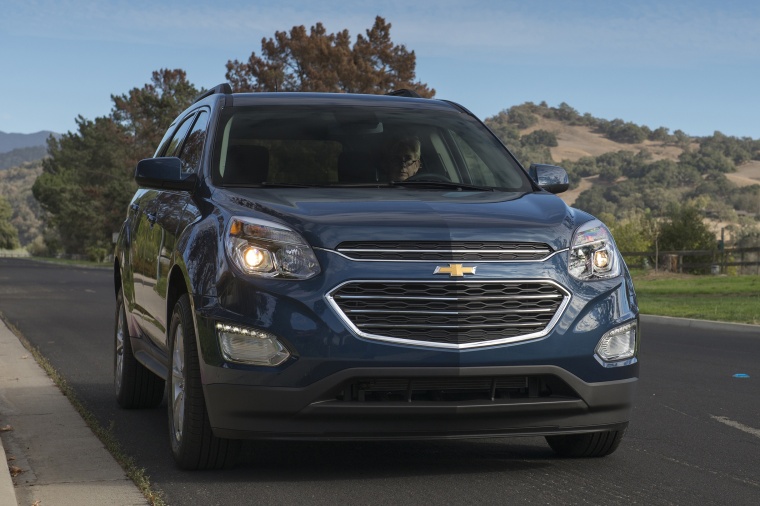 Picture of a 2016 Chevrolet Equinox LT in Blue Velvet Metallic from a frontal perspective