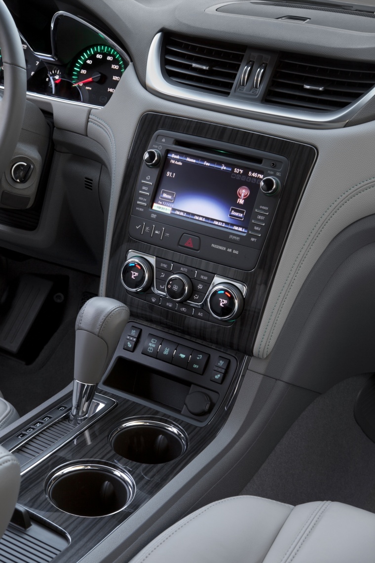 Picture of a 2016 Chevrolet Traverse's Center Stack