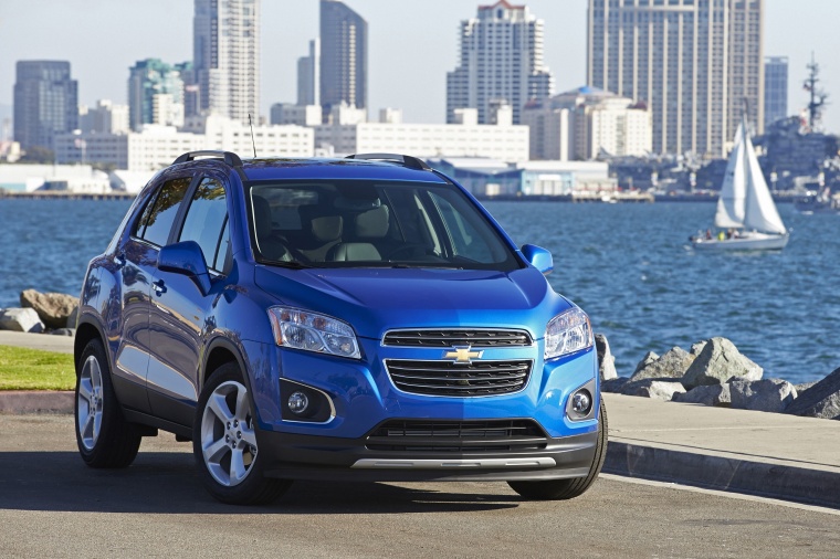 Picture of a 2016 Chevrolet Trax in Brilliant Blue Metallic from a front right perspective