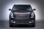 Picture of a 2018 GMC Yukon Denali from a frontal perspective