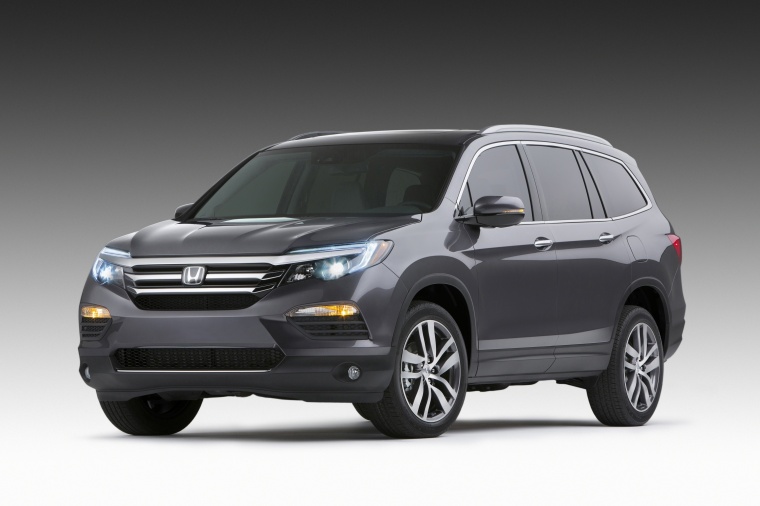 Picture of a 2018 Honda Pilot in Modern Steel Metallic from a front left perspective