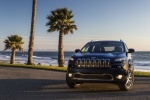 Picture of a 2018 Jeep Cherokee Limited 4WD from a frontal perspective