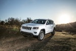 Picture of a 2014 Jeep Grand Cherokee Limited 4WD in Bright White Clearcoat from a front left perspective