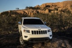 Picture of a 2016 Jeep Grand Cherokee Limited 4WD in Bright White Clearcoat from a frontal perspective