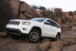 Picture of a 2016 Jeep Grand Cherokee Limited 4WD in Bright White Clearcoat from a front left three-quarter perspective