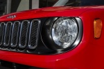 Picture of a 2016 Jeep Renegade Latitude 4WD's Headlight