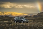 Picture of a 2015 Land Rover Discovery Sport HSE Luxury in Scotia Gray Metallic from a front right three-quarter perspective