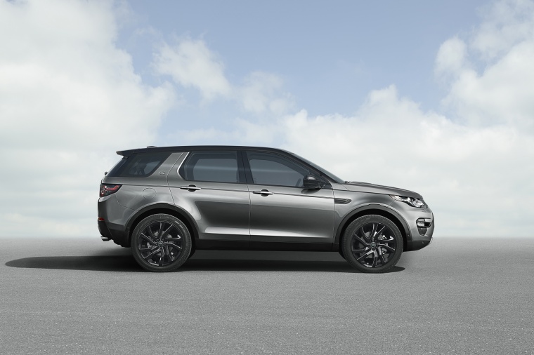 Picture of a 2018 Land Rover Discovery Sport HSE Luxury in Scotia Gray Metallic from a right side perspective