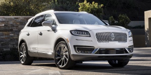 Research the 2019 Lincoln Nautilus