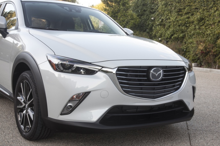 Picture of a 2016 Mazda CX-3 AWD's Headlights