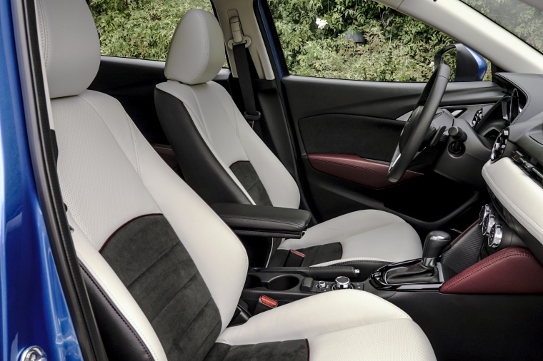 Picture of a 2016 Mazda CX-3's Front Seats