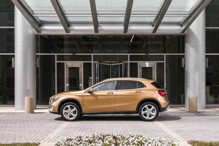 Picture of a 2019 Mercedes-Benz GLA 250 4MATIC from a left side perspective
