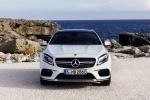 Picture of a 2019 Mercedes-AMG GLA 45 4MATIC in Polar White from a frontal perspective