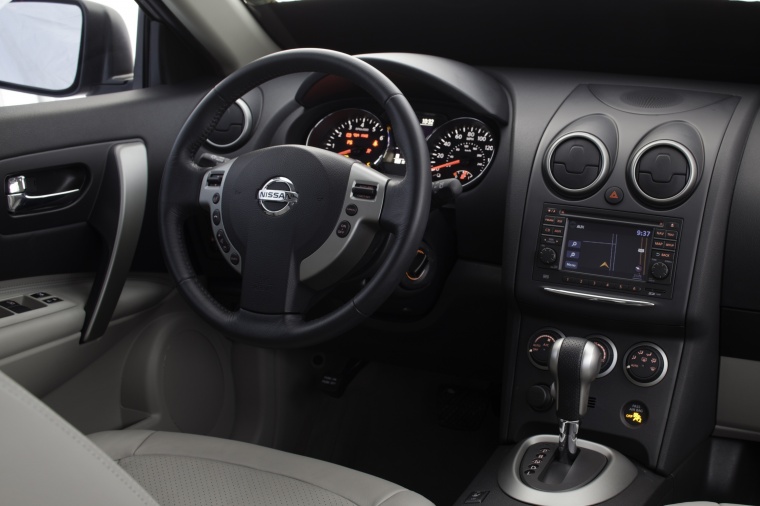 Picture of a 2014 Nissan Rogue Select's Cockpit