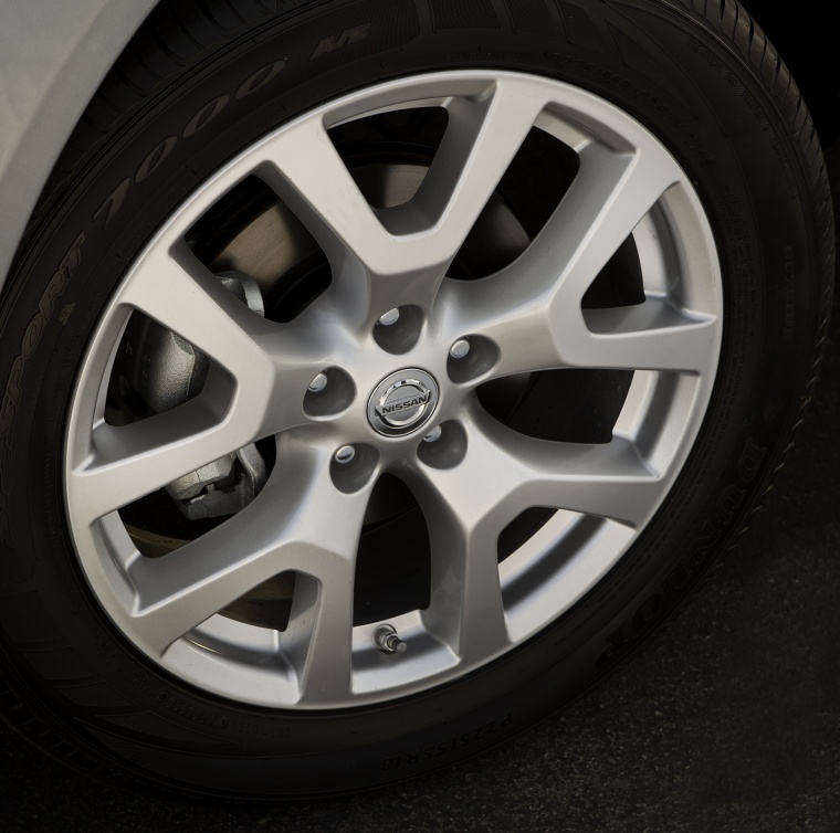 Picture of a 2014 Nissan Rogue Select's Rim